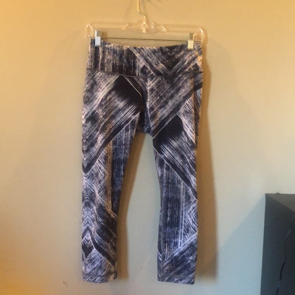 Lululemon size 6 Legging Wunder Under